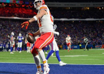 Mahomes Leads Chiefs to Victory Over Ravens in AFC Clash